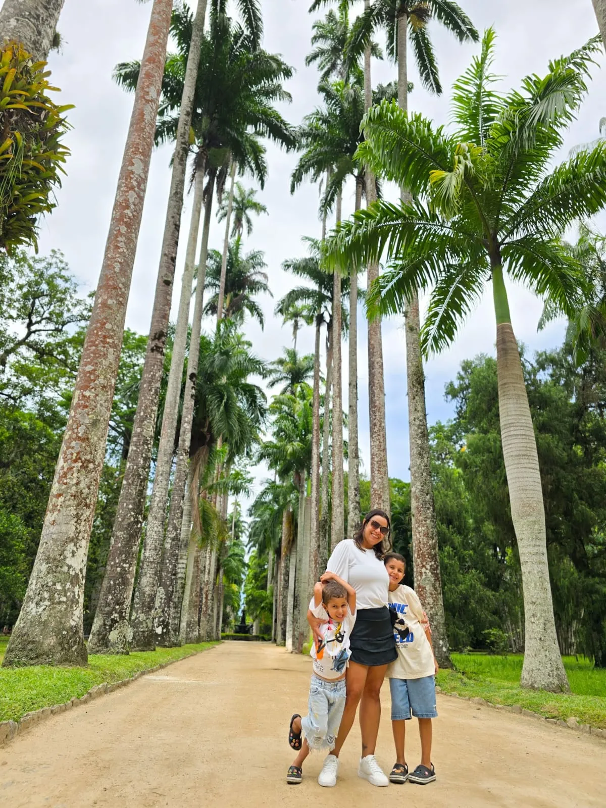family at rio botanical garden palm avenue